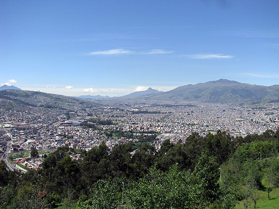 view-due-south-from-Panecillo_2811