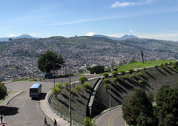 volcanoes-3-from-panecillo_2773