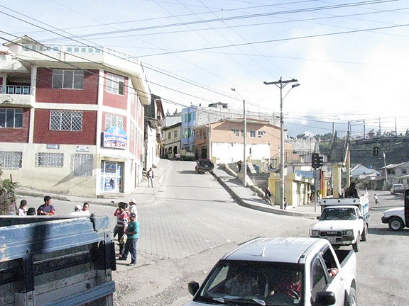 Bus-intersection-in-Canar_3889