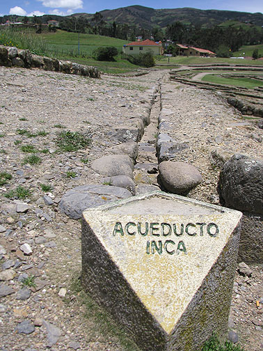 Inca-aqueduct-Ingapirca_3847