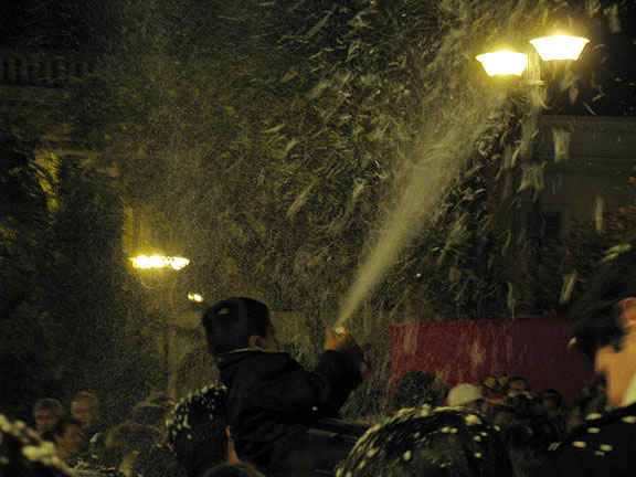 blowing-foam-Cuenca-night_3910