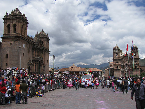Cathedrals-and-plaza-w-carnaval_4284