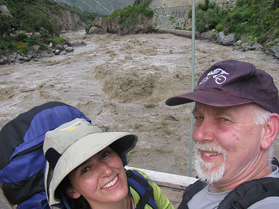 cc-and-adri-on-bridge-over-Urubamba-River_4719