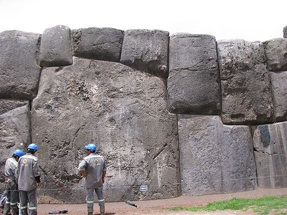 massive-fitted-boulders_4601