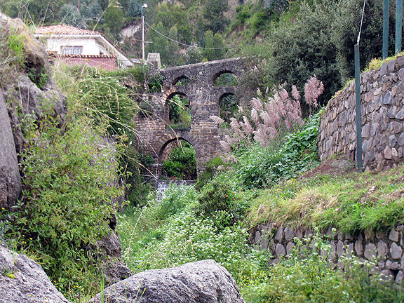 multiple-arches-on-creek_4529