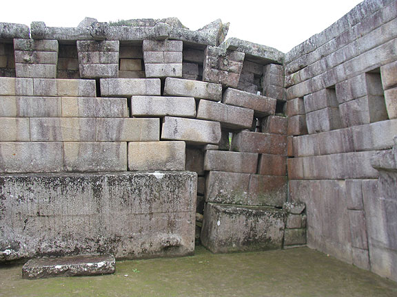 quake-shifted-stones_5509