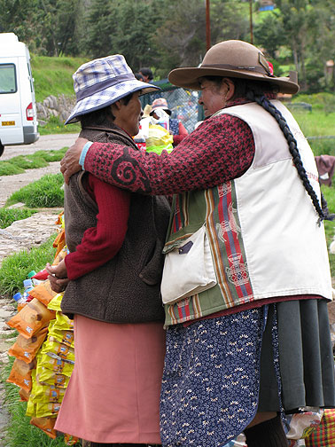 two-women-confer-at-saqsayhuaman_4535