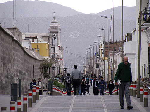 Calle-Bolivar-Sucre-in-Arequipa_0595