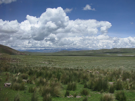 altiplano-long-view-w-clouds-and-snow-capped-mtns_0470