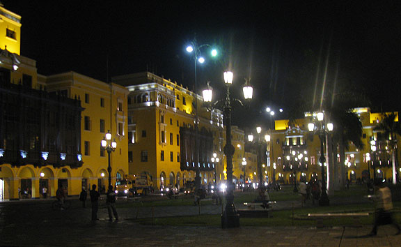 night-in-main-plaza_1226