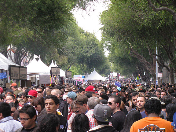 streetfood-fest-folsom-crowds-bigger_3238