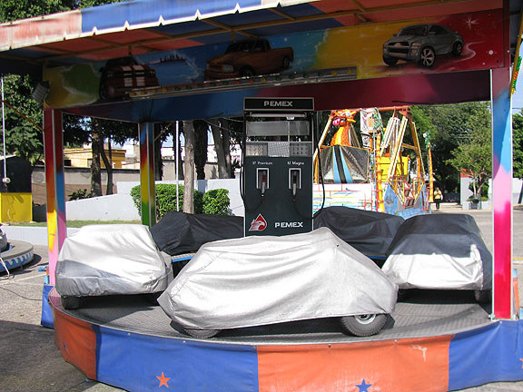 childrens-car-ride-w-pemex-pump_3420