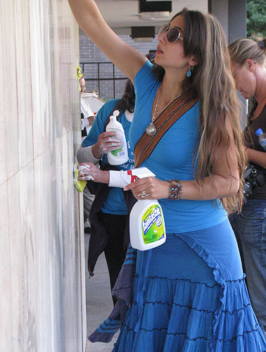 cleaning-paint-cu-vertical_4781