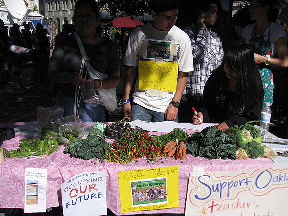 east-oakland-schools-farmers-market_4700