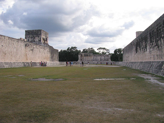 chichen-ballcourt_5583