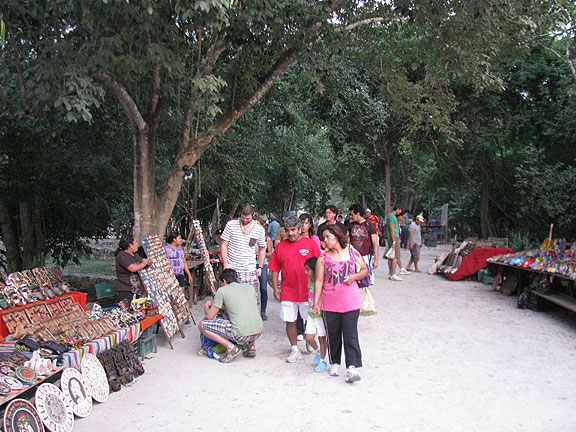 chichen-vendors_5610