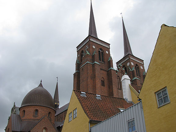roskilde-domkirke-w-danish-skies_8073