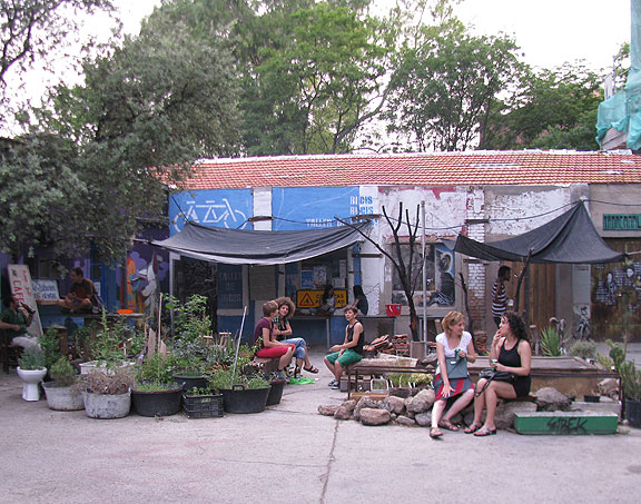 tabakalera-diy-bikeshop-and-courtyard_9240