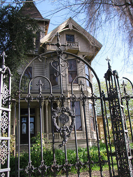 cohen-bray-house-with-fence_2033