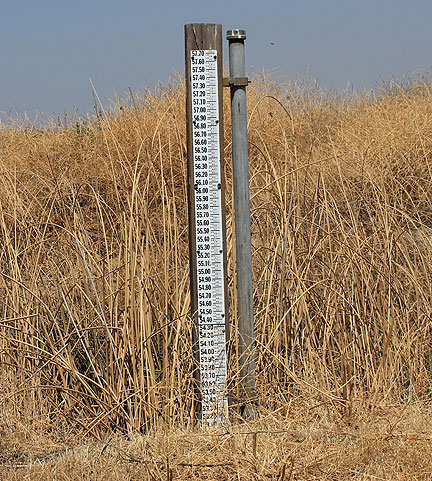 Coming back out of the Butte Sink we came upon this water level gauge, with nothing to measure at the moment!