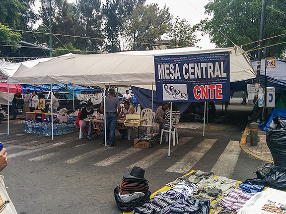 The ongoing nationwide protests by teachers against the neoliberal reform program installed by the Federal government has brought thousands of teachers from near and far to a huge camp-out near the Ministry of Education.