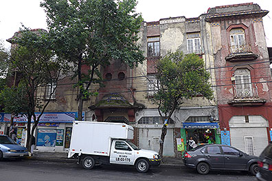 This was the first view of the same architectural gem.